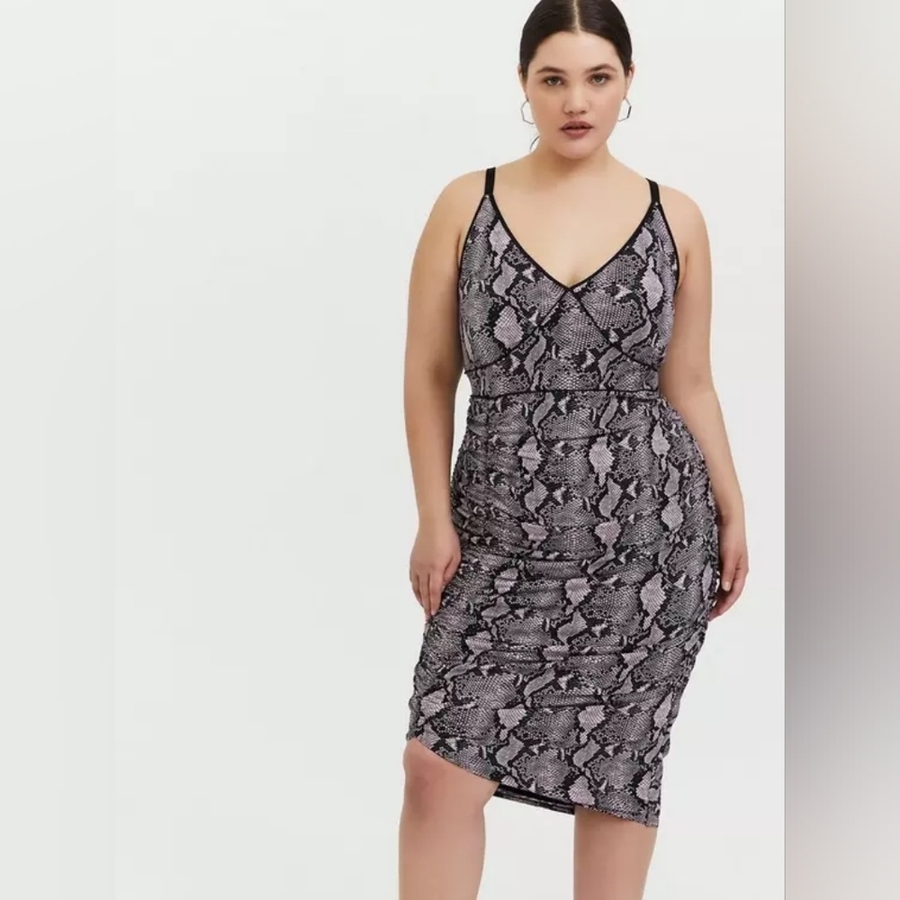 Torrid sz 0 Mauve Pink Snakeskin Print Studio Knit Ruched Bodycon Dress 12 new